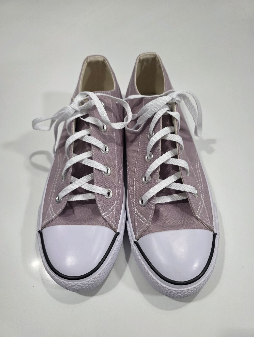 Airwalk Mauve Canvas Sneakers Women’s Size 10 Low Top Lace Up Shoes